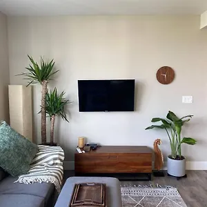 https://lovely-1-bedroom-condo-with-free-parking-onsite.hotels-victoria.net