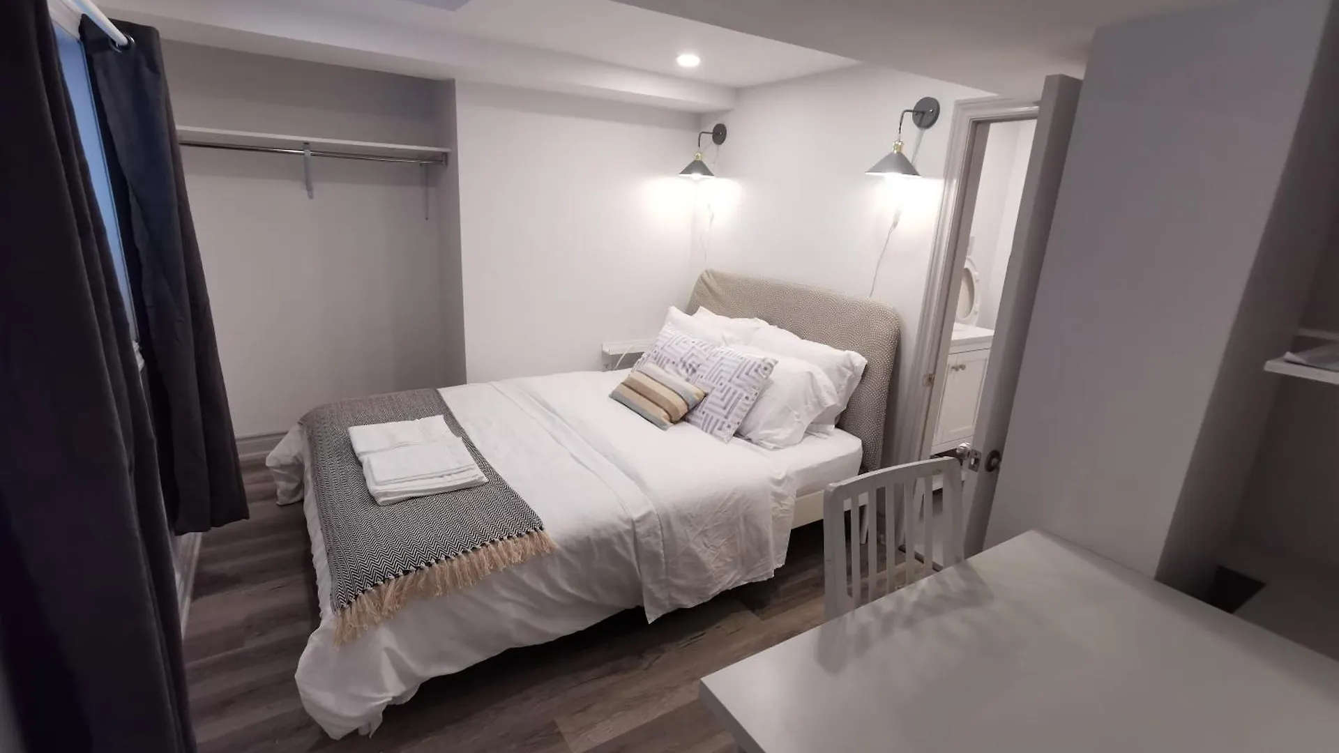 Lilac Private Unit 10-Min To Airport Apartment Toronto