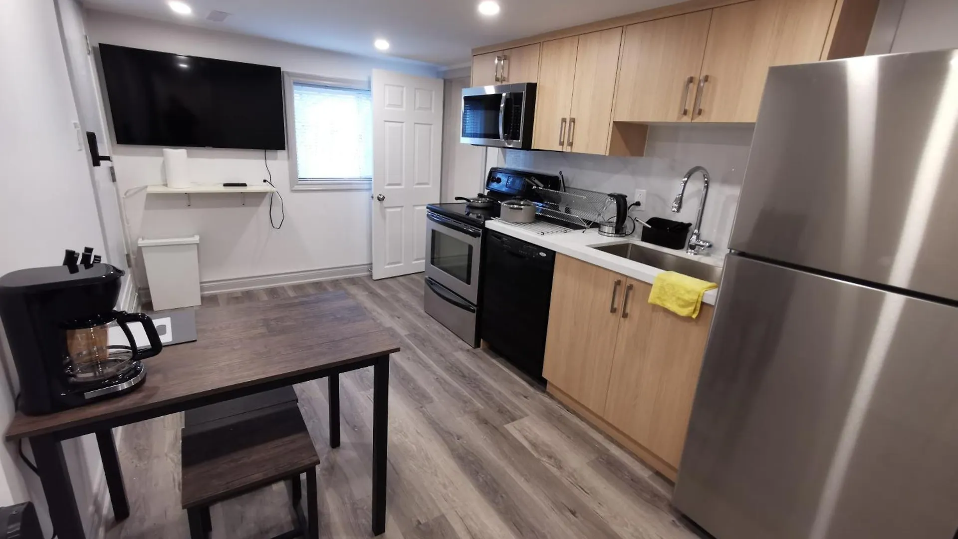 Lilac Private Unit 10-Min To Airport Apartment Toronto 0*,  Canada