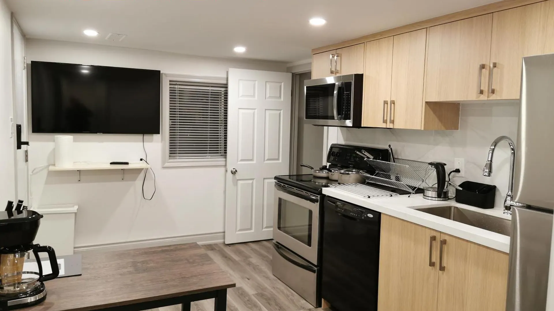Lilac Private Unit 10-Min To Airport Apartment Toronto 0*,  Canada