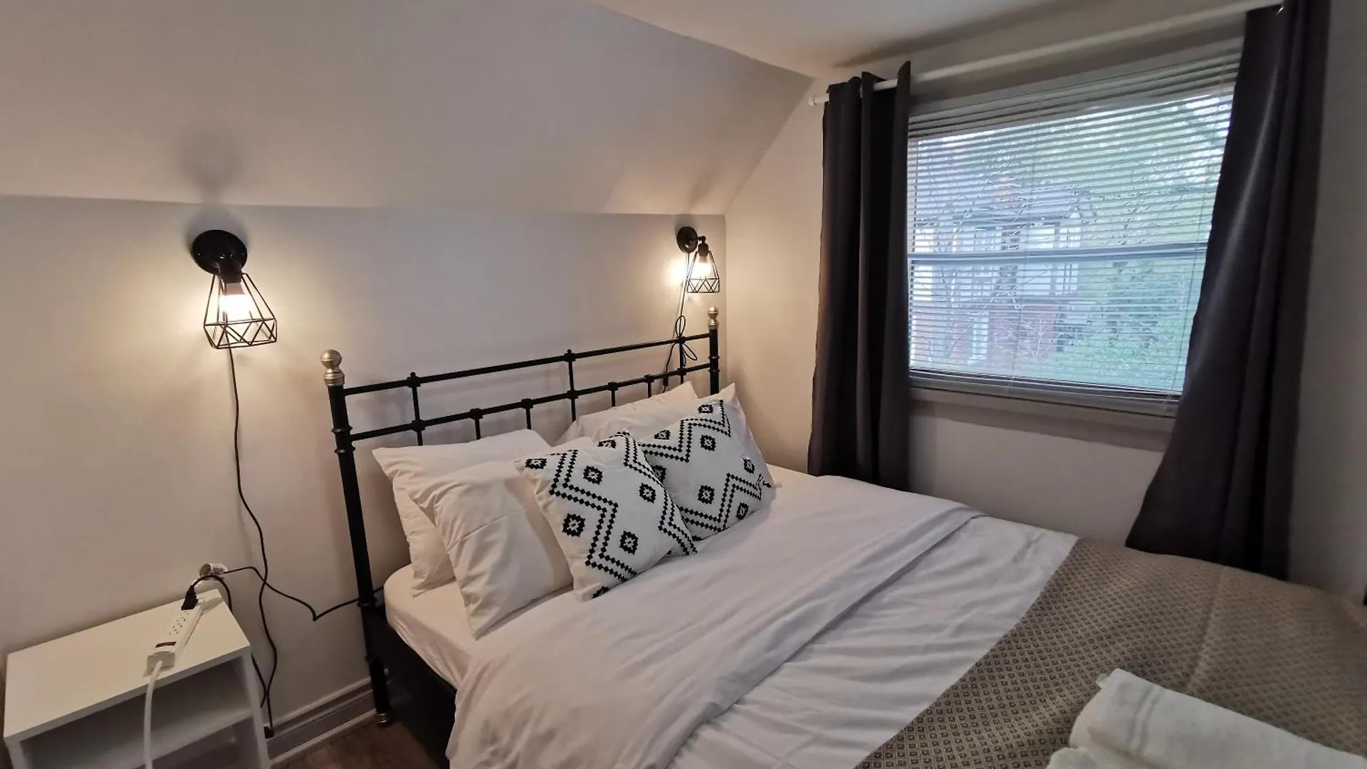 Lilac Private Unit 10-Min To Airport Apartment Toronto Canada
