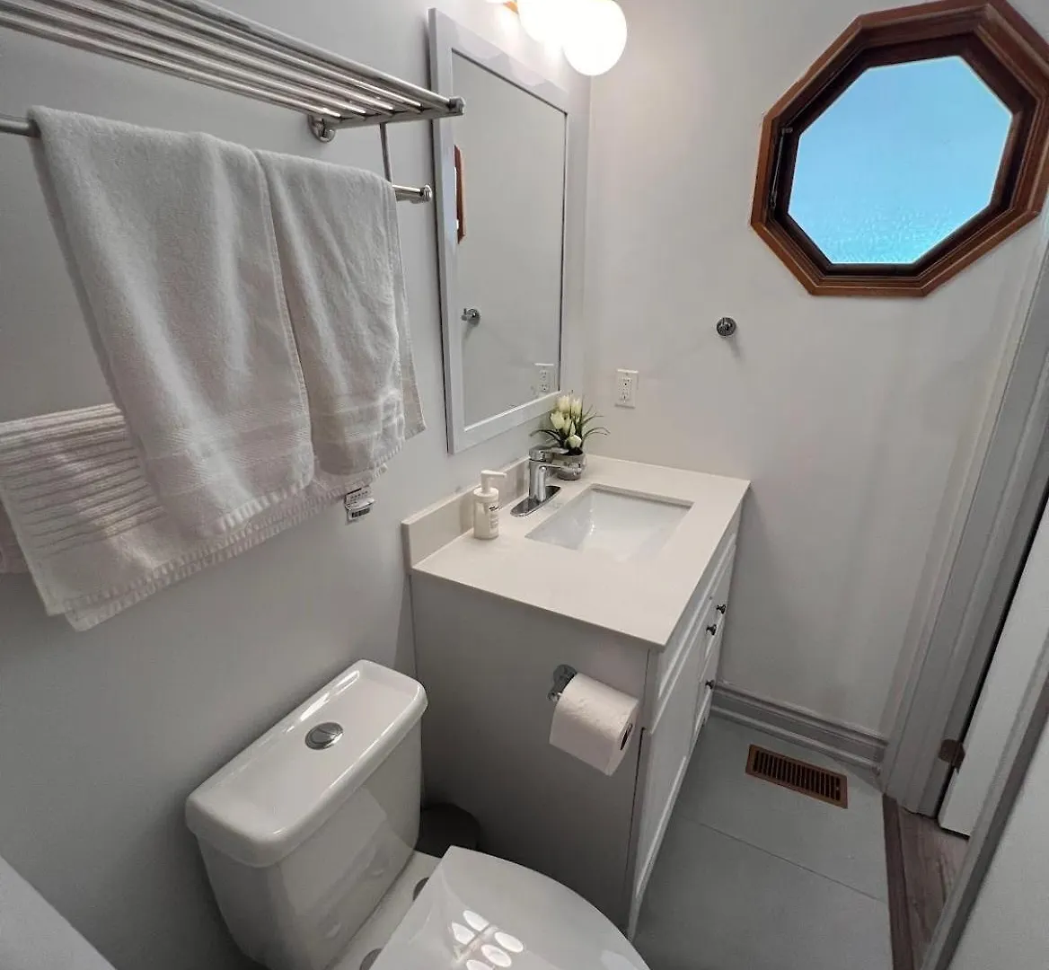 Lilac Private Unit 10-Min To Airport Apartment Toronto