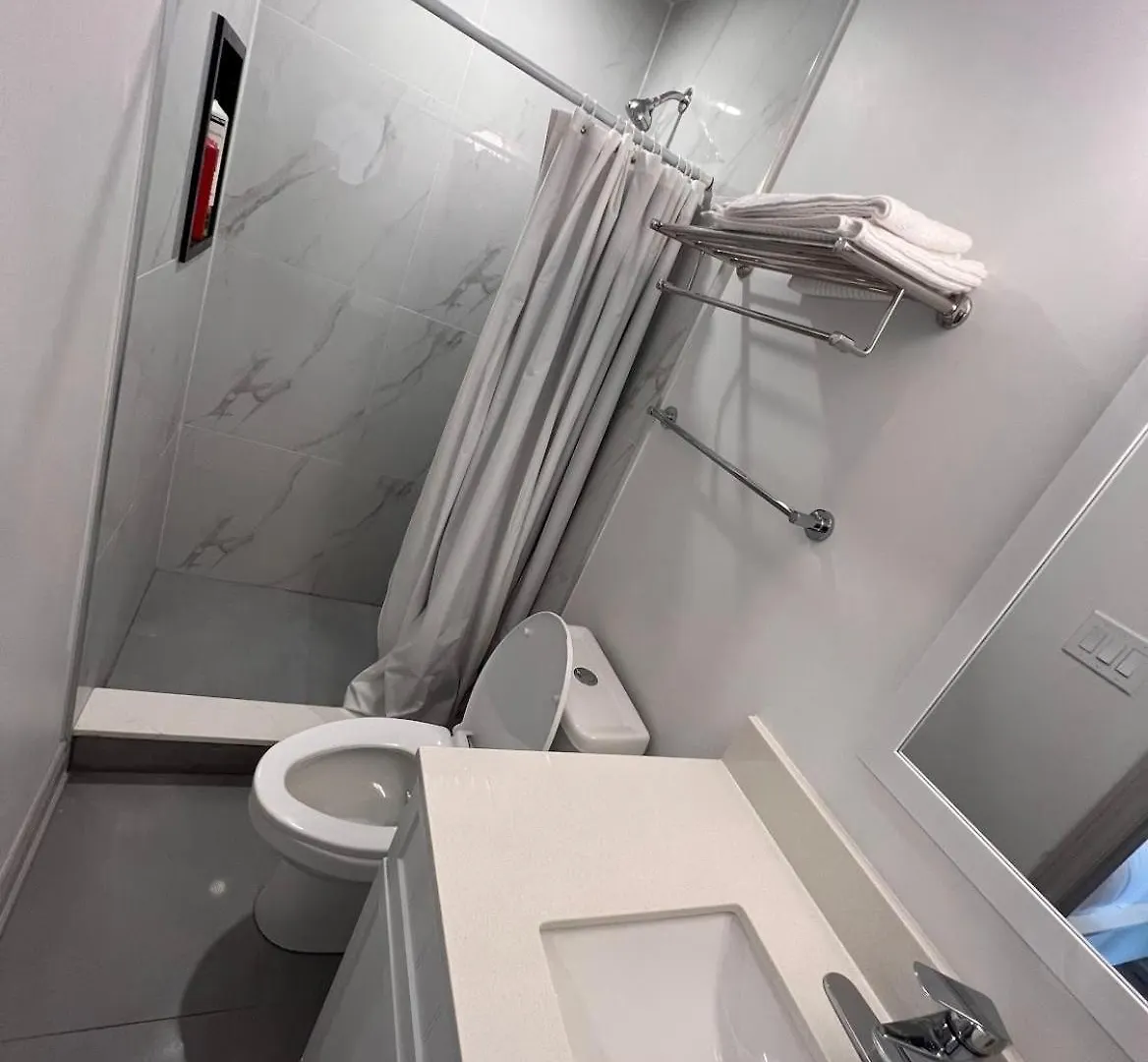 Lilac Private Unit 10-Min To Airport Apartment Toronto