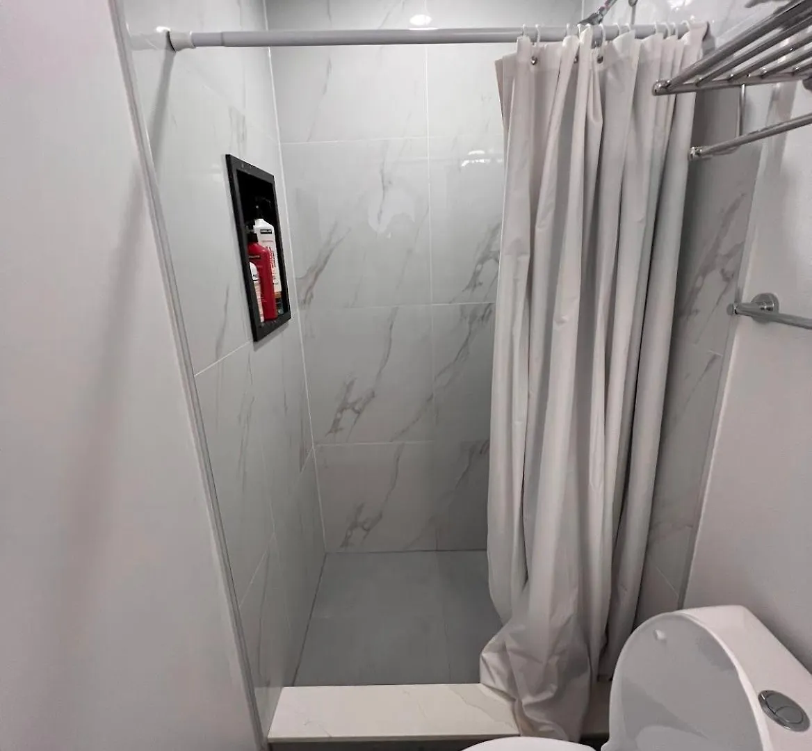 Lilac Private Unit 10-Min To Airport Apartment Toronto