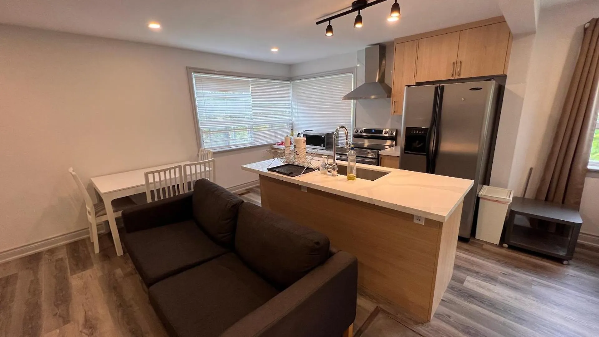 Lilac Private Unit 10-Min To Airport Apartment Toronto