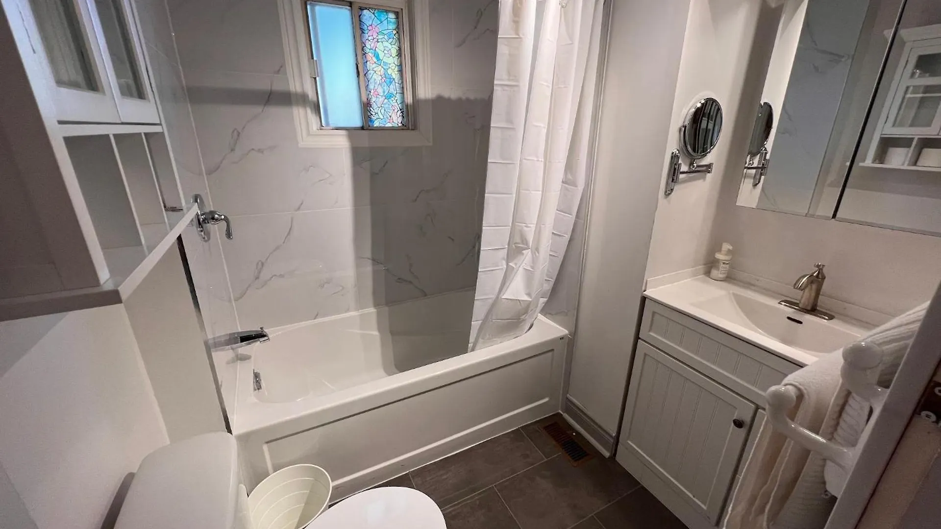 Lilac Private Unit 10-Min To Airport Apartment Toronto Canada