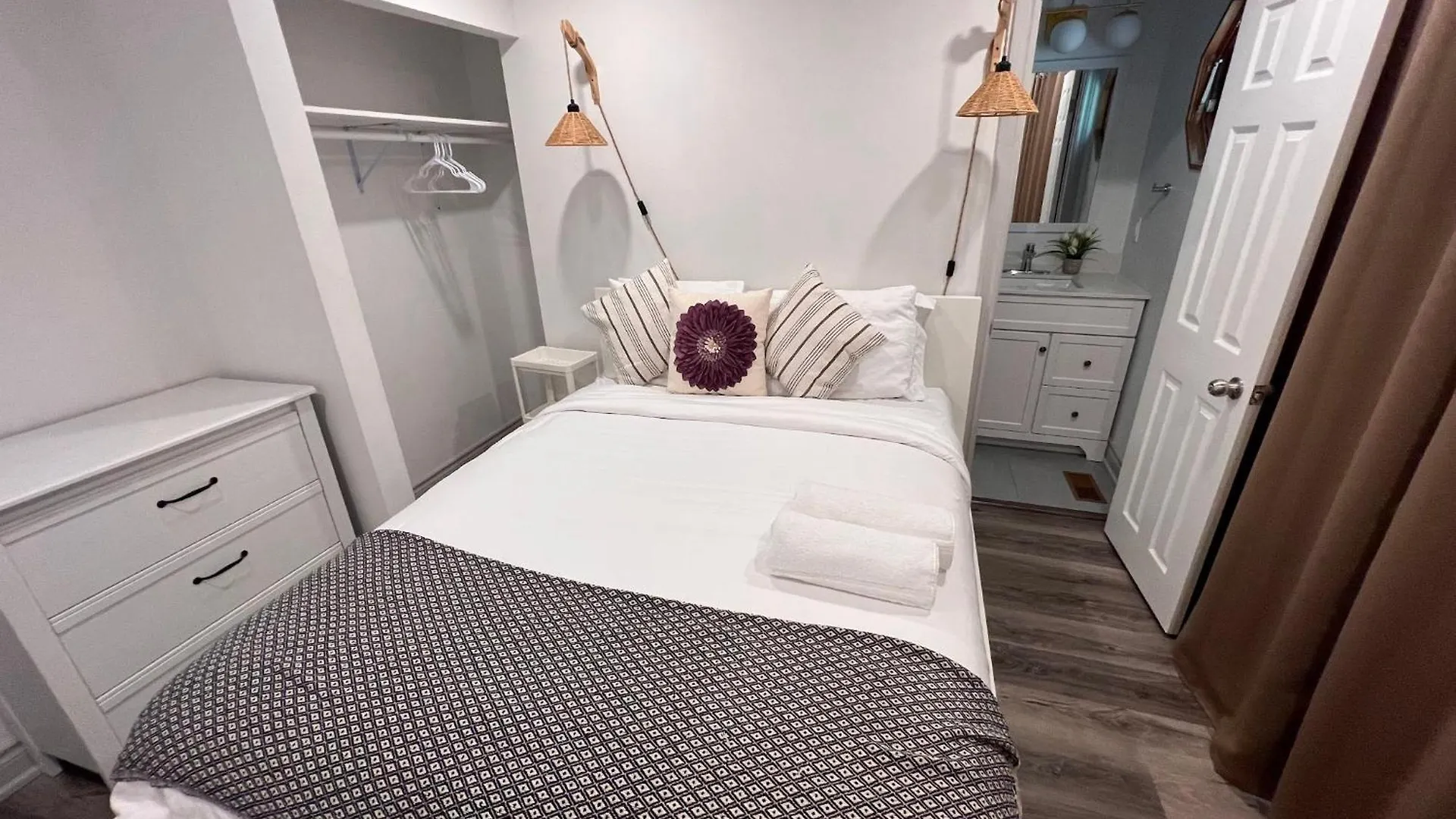 Lilac Private Unit 10-Min To Airport Apartment Toronto